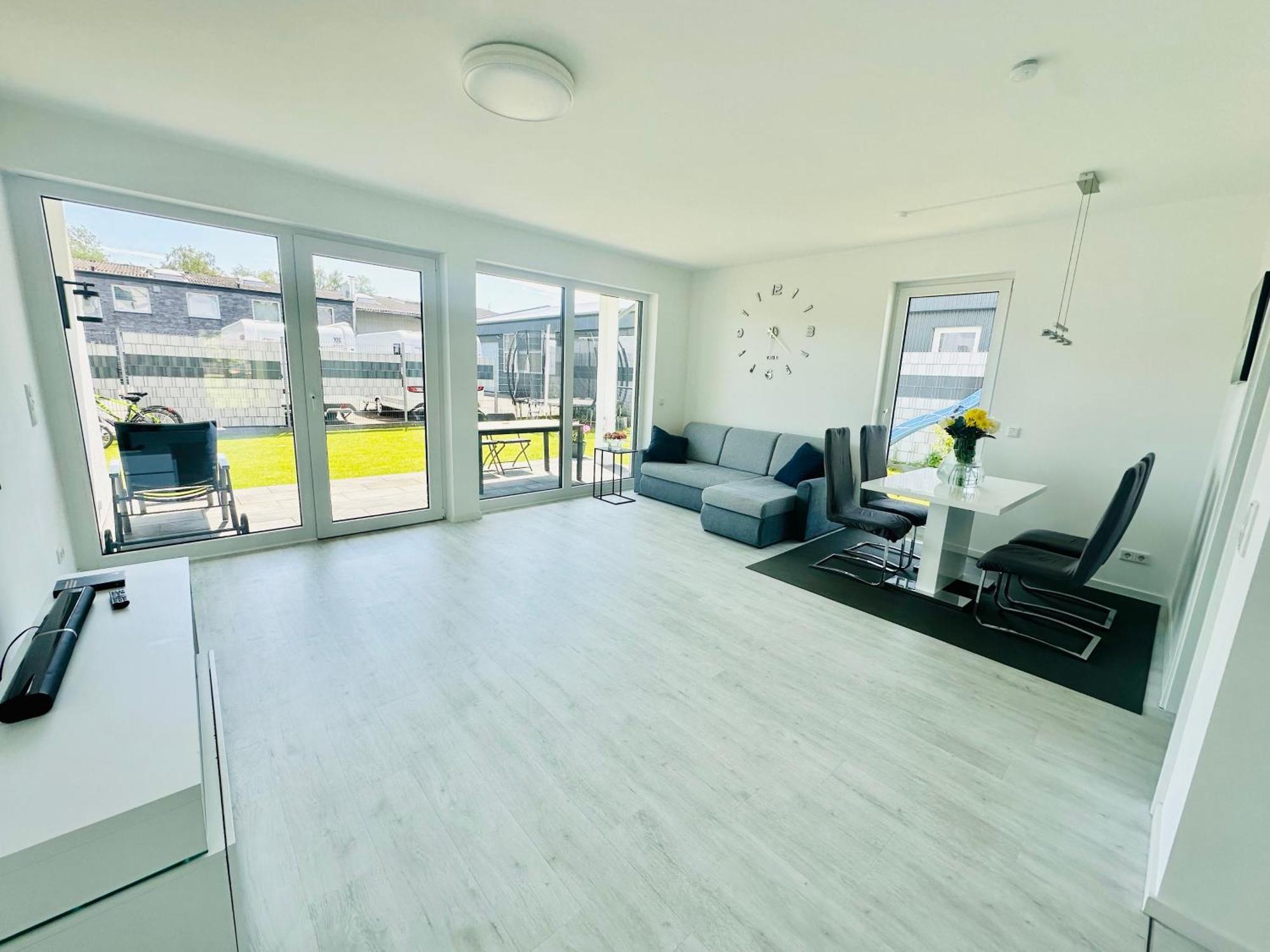 Neue Doppelhaushaelfte Mit Terrasse, Balkon Und Garten Remscheid Exterior foto